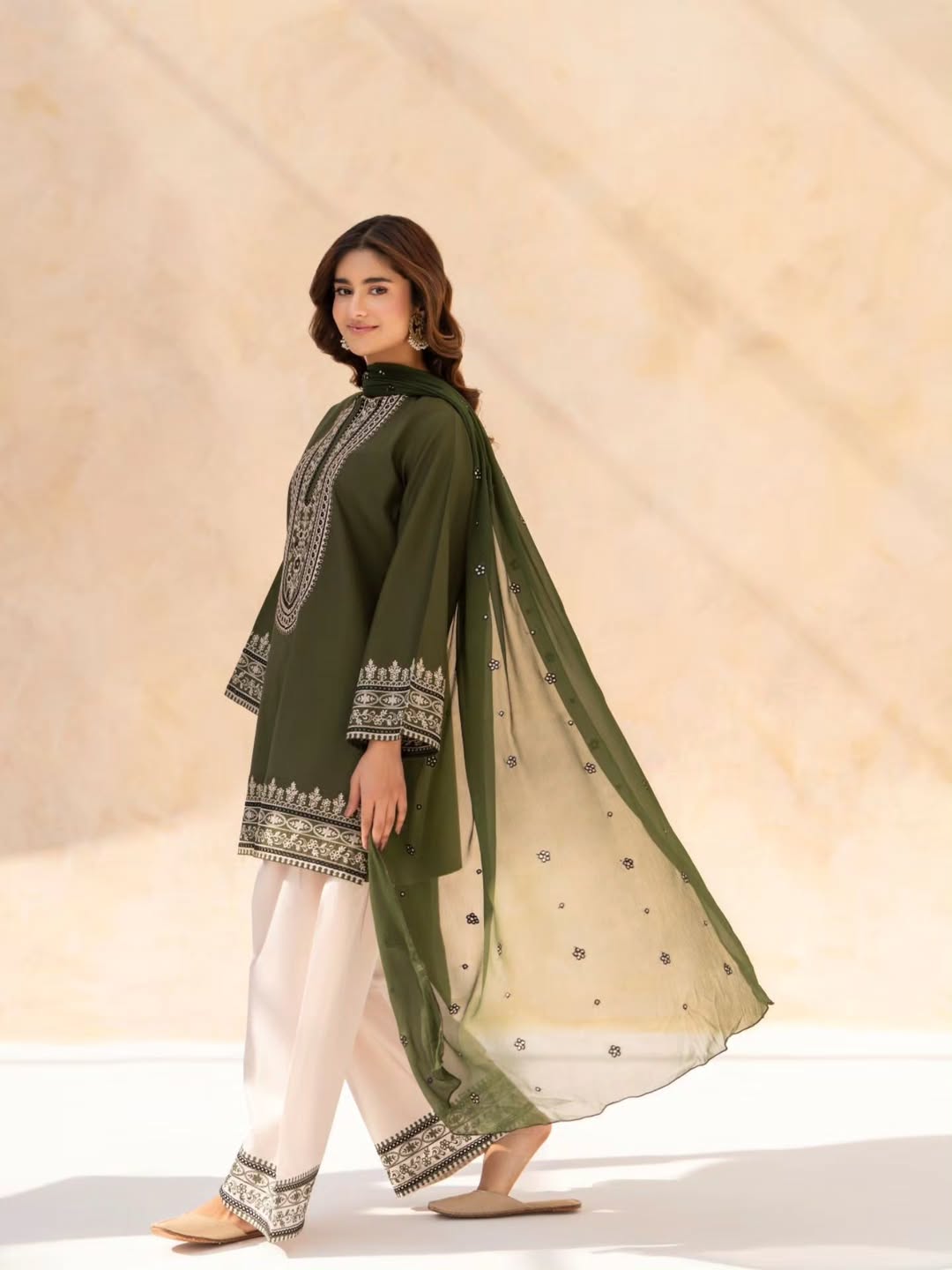 Reet-Riwaaj Gulnar embroidered 3pcs